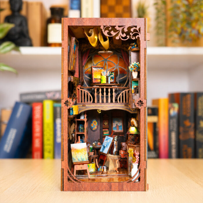 Art Workshop Book Nook - Image 3